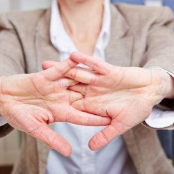 A importância dos alongamentos para quem trabalha no computador o dia inteiro